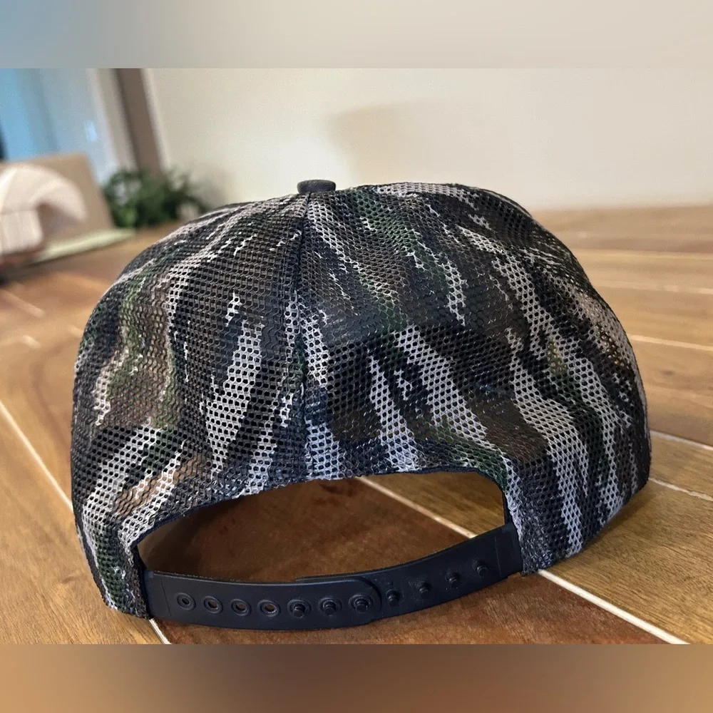 Vintage snap back RED MAN camo hat. OS. - Picture 2 of 4